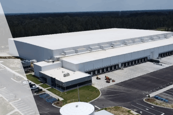 Aerial view of Arcadia Cold's Charleston cold storage facility featuring 32,000+ pallet positions near the Port of Charleston, designed for efficient cold chain logistics and food distribution across the Southeast.