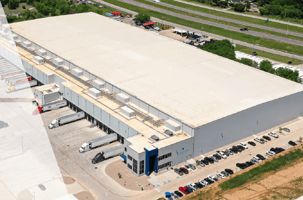 Aerial view of Arcadia Cold’s Fort Worth cold storage facility with over 43,000 pallet positions, located near key Texas distribution routes for optimized food logistics and cold chain operations.